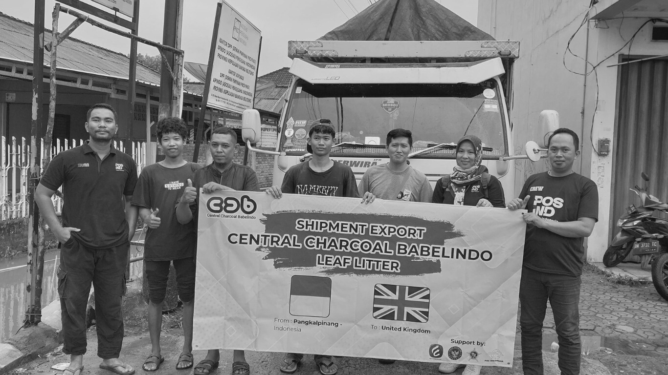 Central Charcoal Babelindo team during a leaf litter export shipment